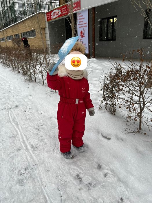 Комбинезон на 4-5 лет очень теплый  мембрана наполнитель изософт