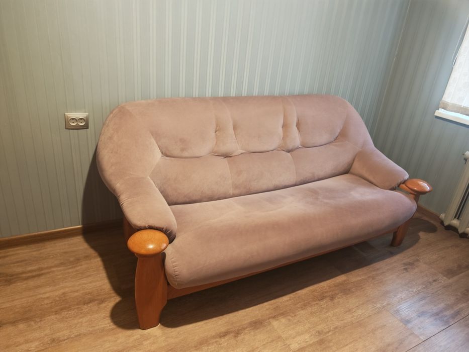 Диван деревянный