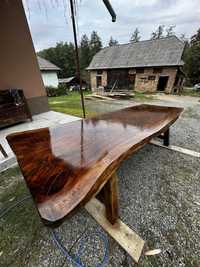 Fac masă rustică din lemn de nuc la comandă