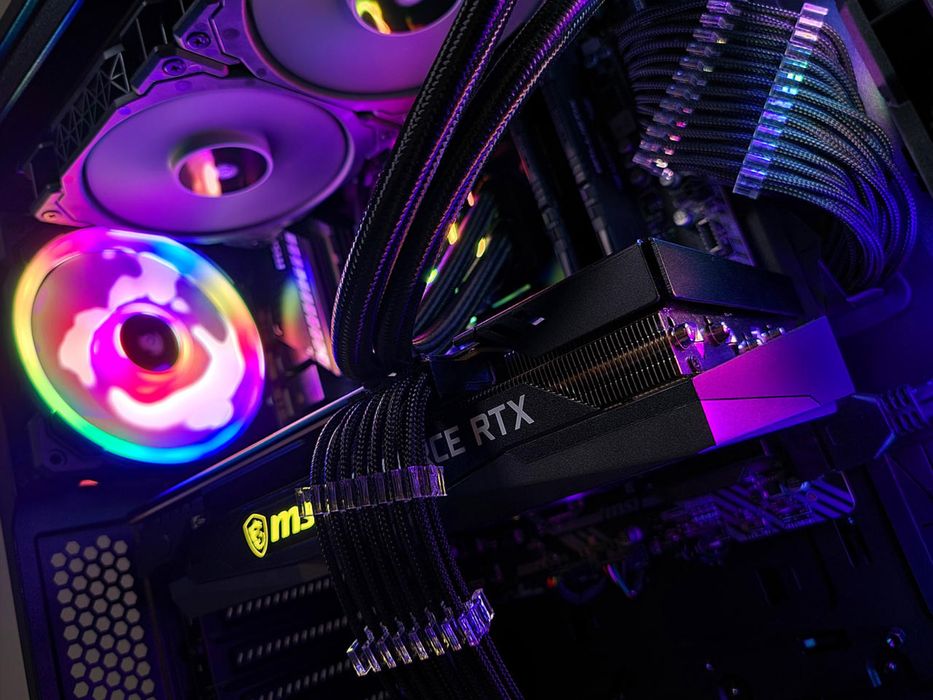 Компютър G:RIGS Prometheus + монитор ASUS + razer слушалки,клавиатура