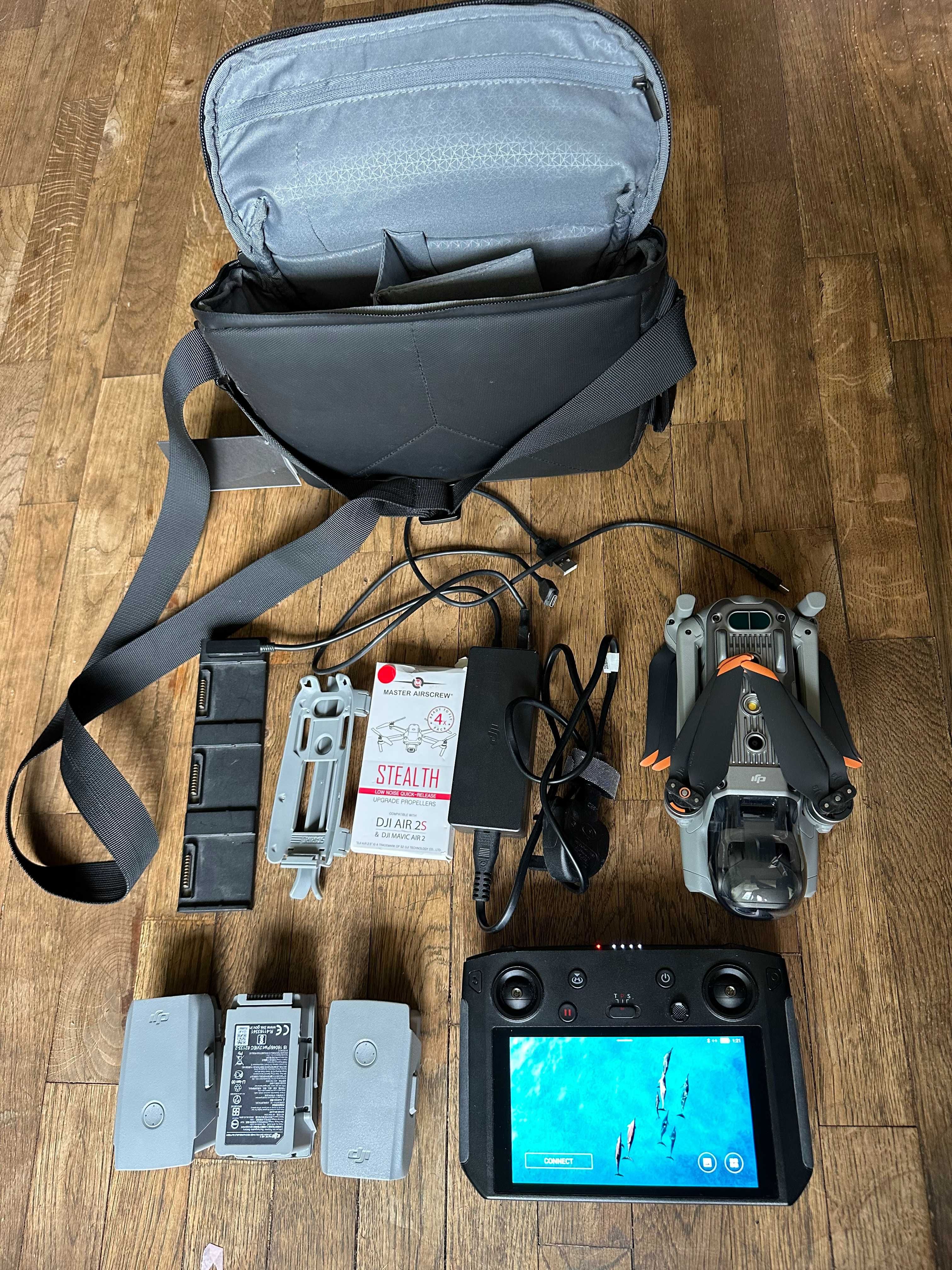 DJI Air 2S Fly More Combo + Smart Controller RM500 в отлично състояние