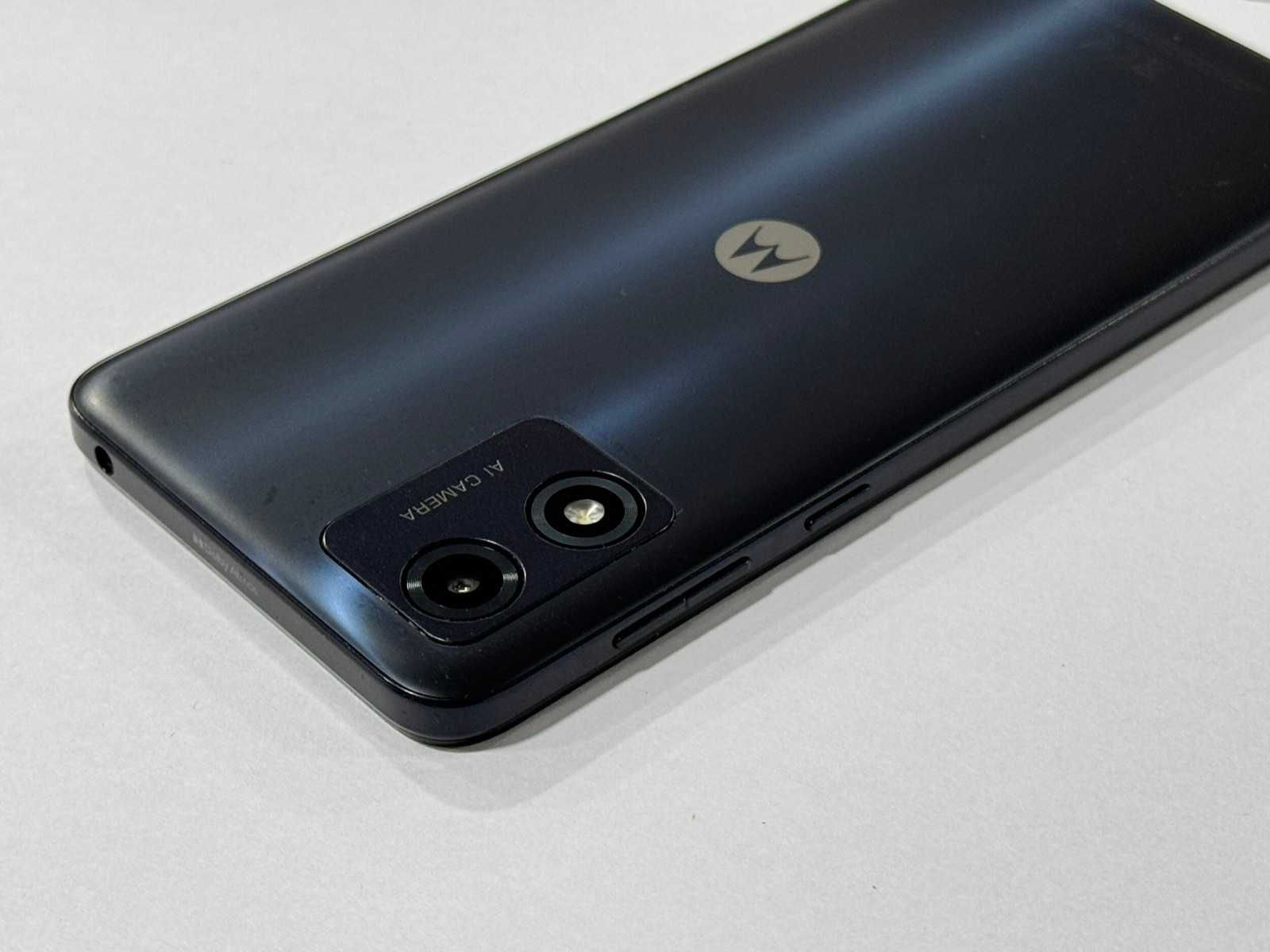 Продавам Motorola E13
