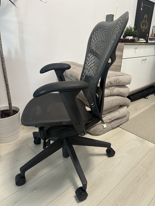 Scaun de birou ergonomic Herman Miller Mirra 2 | NU Aeron