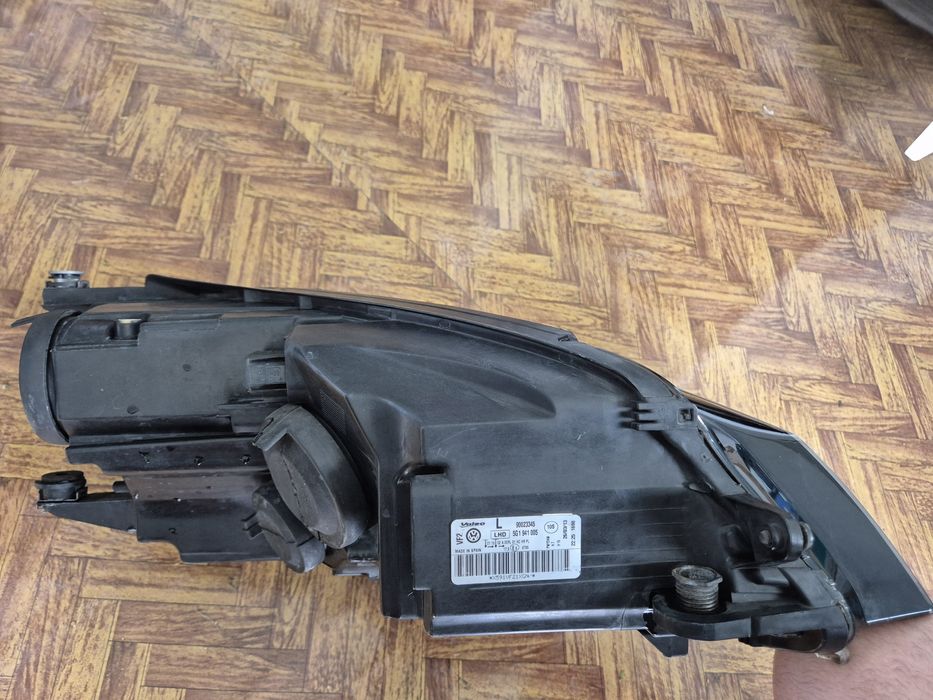 Vând faruri VALEO originale, cu Halogen pentru Golf 7