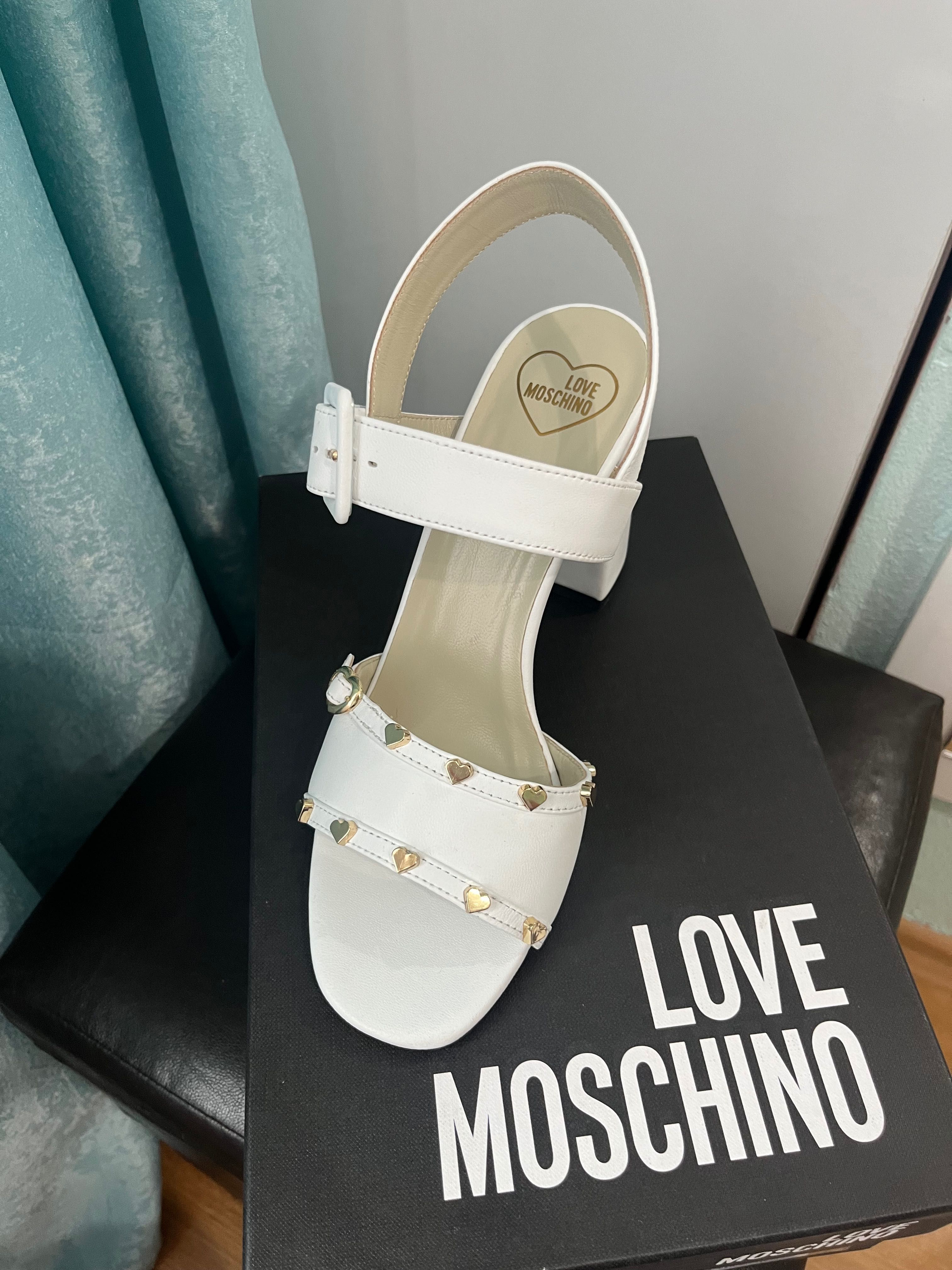 Кожени сандали с висок ток Love Moschino номер