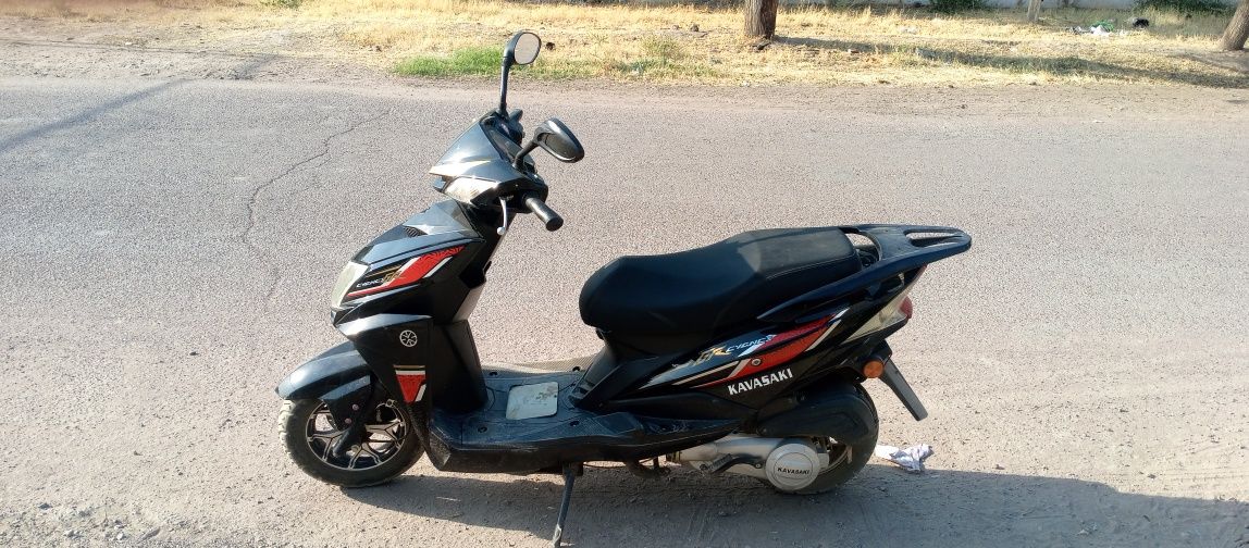 Скутер Бензин Kawasaki 150 m³