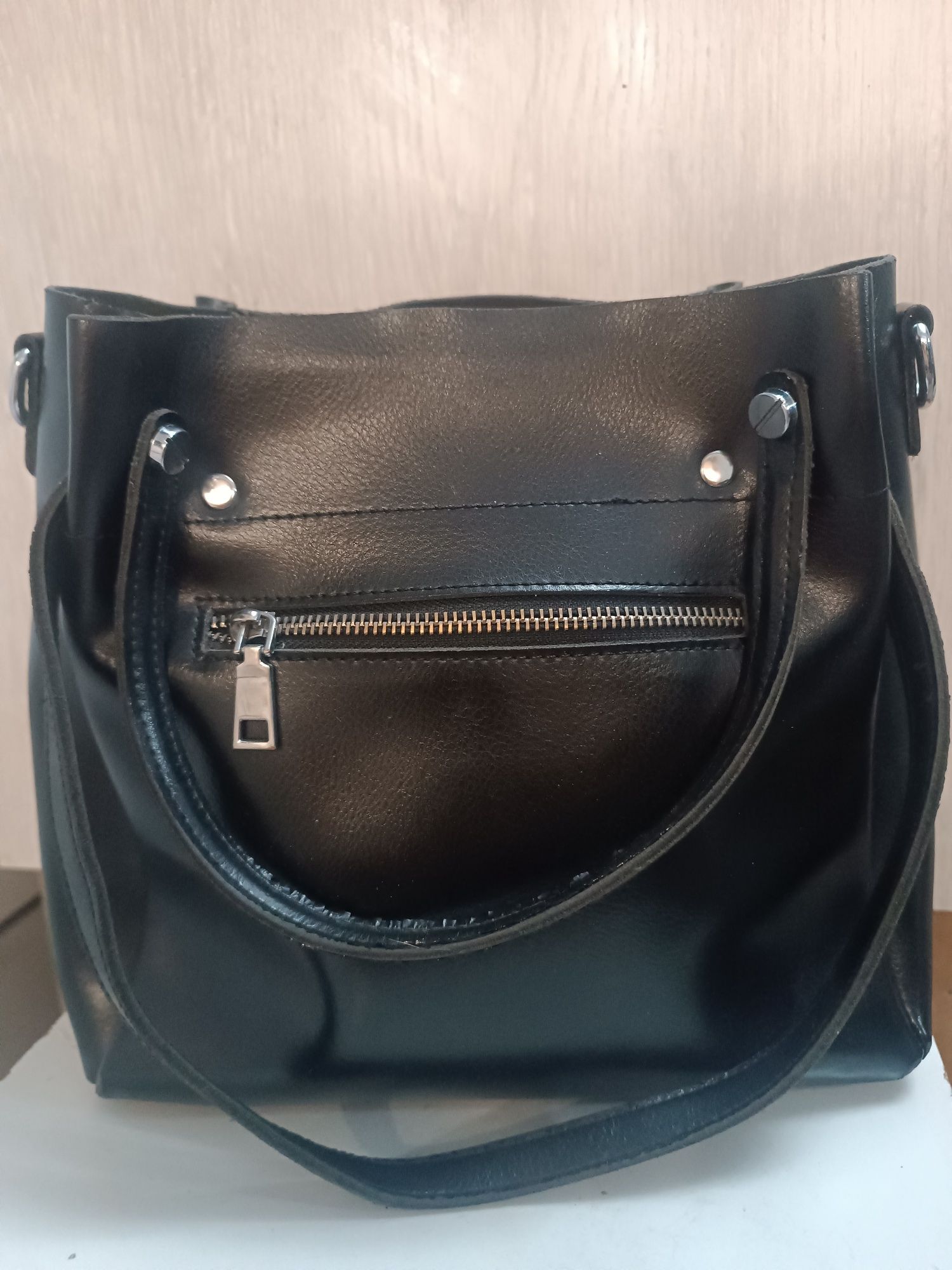Продам кожаную сумку 28*28