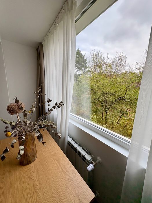 Продавам изцяло източен двустаен апартамент в кв. Младост 1, блок 70