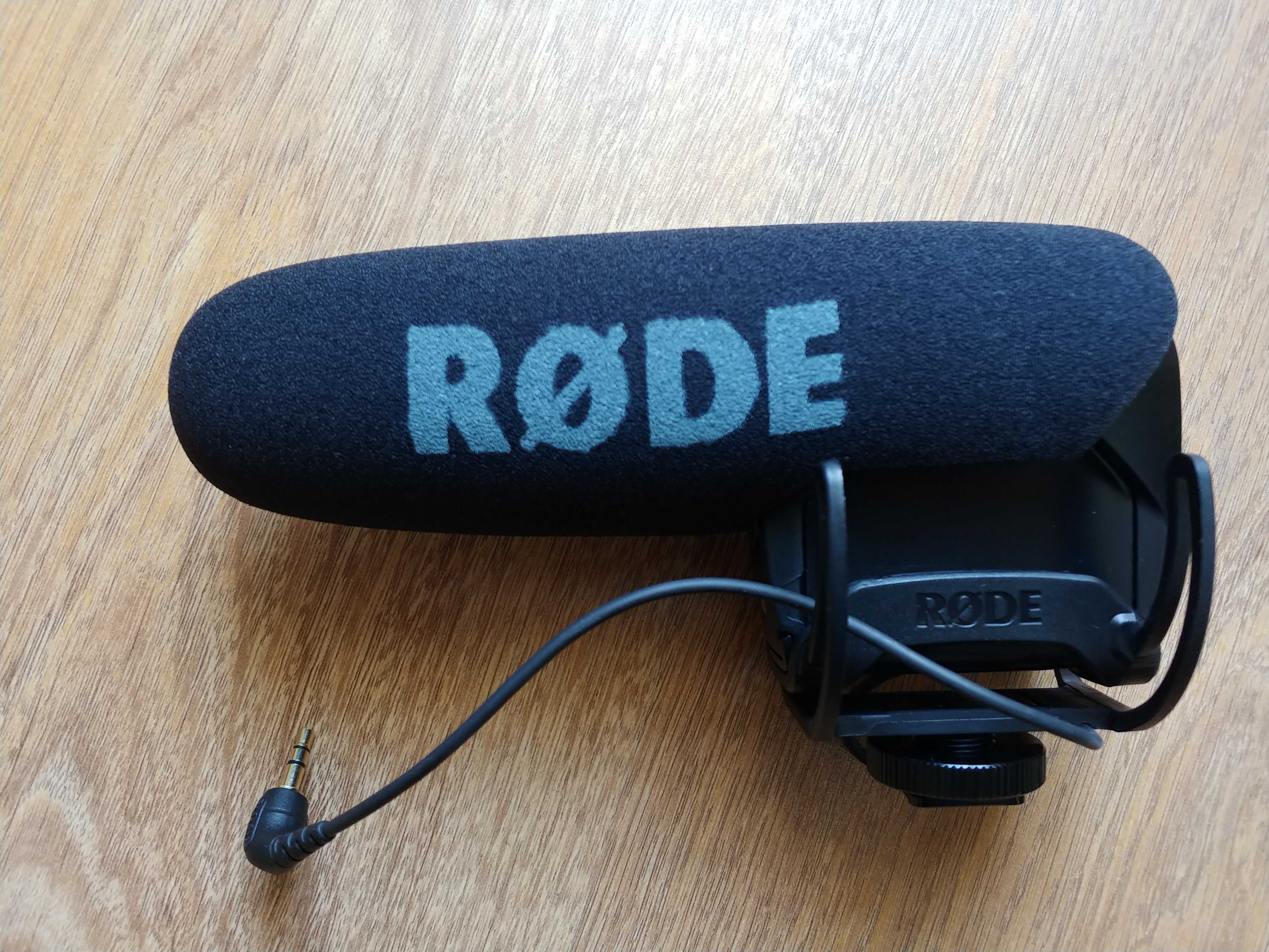 Микрофон Rode VideoMic Pro за монтаж на камера с deadcat