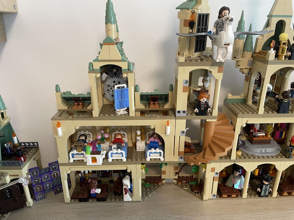 Set Lego Harry Potter Castelul Hogwarts și coliba lui Hagrid