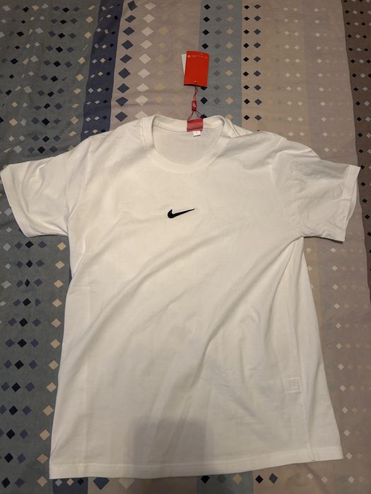 Бяла Nike тениска