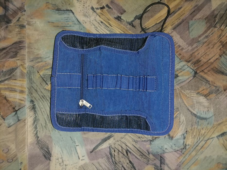 Vând penar albastru