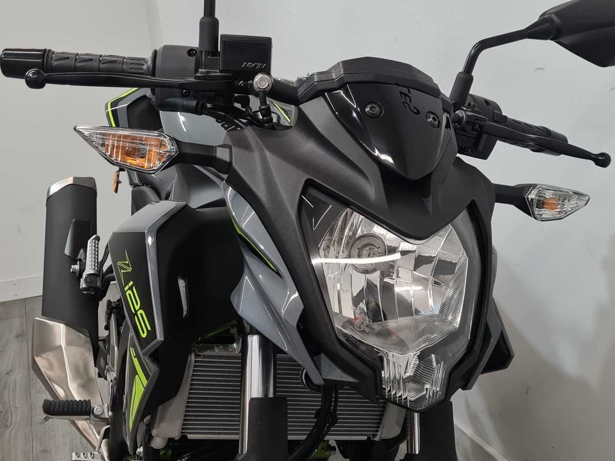 Motocicleta noua naked Kawasaki Z125 2023 gri in stoc