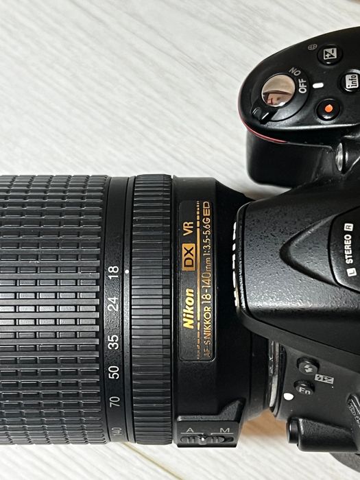 Nikon D5300 + obiectiv Nikon 18 - 140 mm