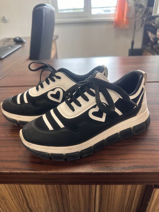 Нови ежедневни обувки Love Moschino