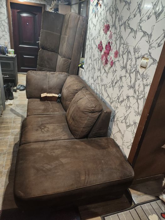 Диван ползван 1 месец от австрия ,голями размери е и за мен не става ,