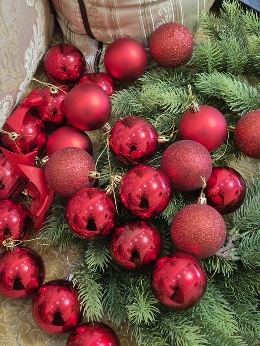 Игрушки красивые красные