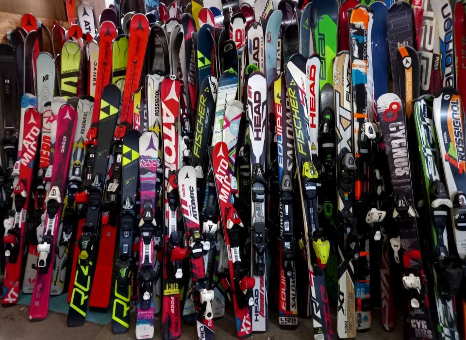 Schiuri salomon 140cm-clapari ski, casca, bete