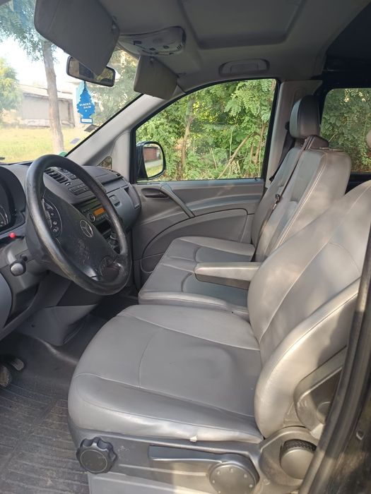 Vând Mercedes Benz vito model lung 1+8 locuri