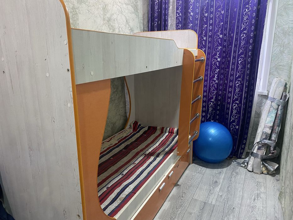 Двухъярусная кровать