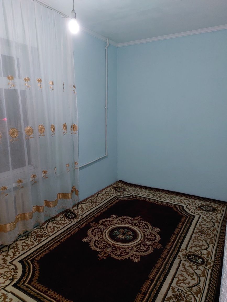 З хоналик квартира сотилади.