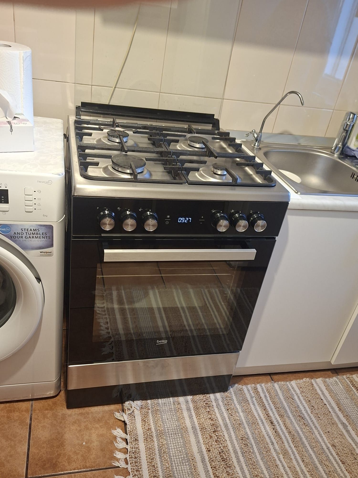 Vând aragaz Beko mixt 60/60 inox