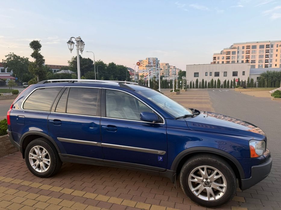Vând Volvo XC90