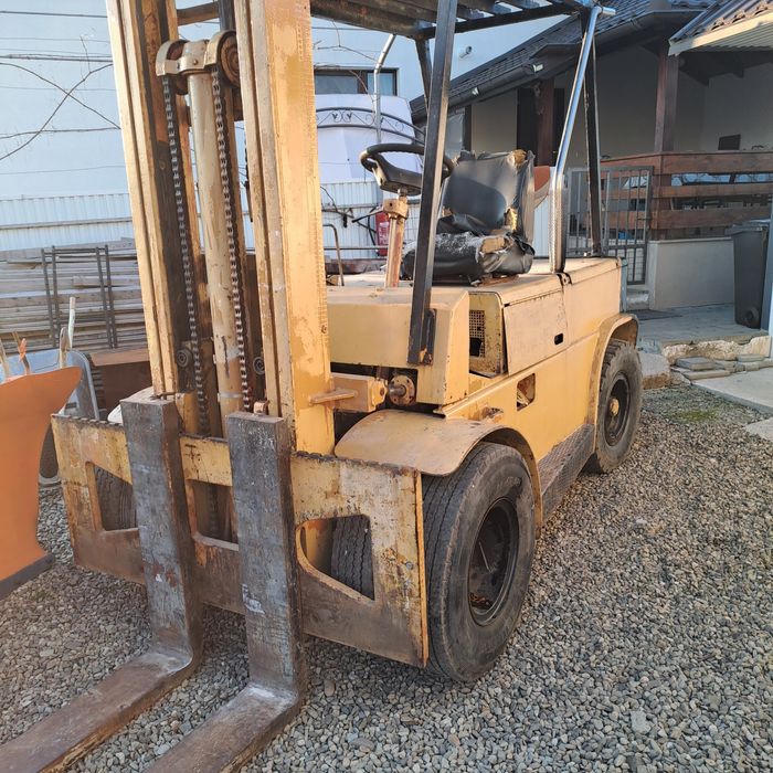 Vand sau dezmembrez motostivuitor ridica 5 tone