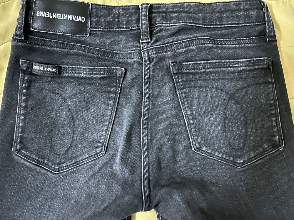 Черни дънки Calvin Klein Jeans—размер 27/32