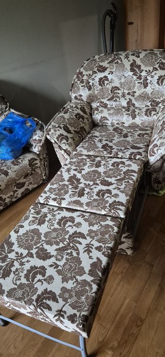 Два дивана и кресло