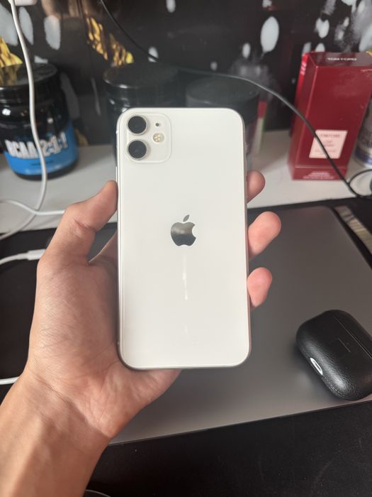 iPhone 11 white 64gb