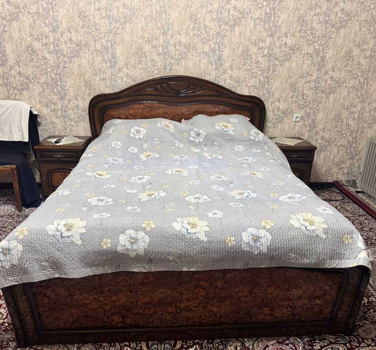 Продаётся срочно спальный гарнитур