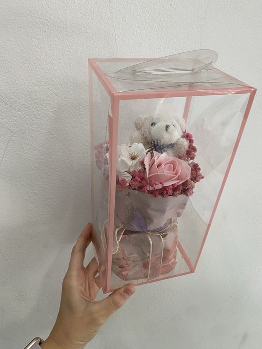 Декоративни букети и подаръчни кутии от сапунени рози