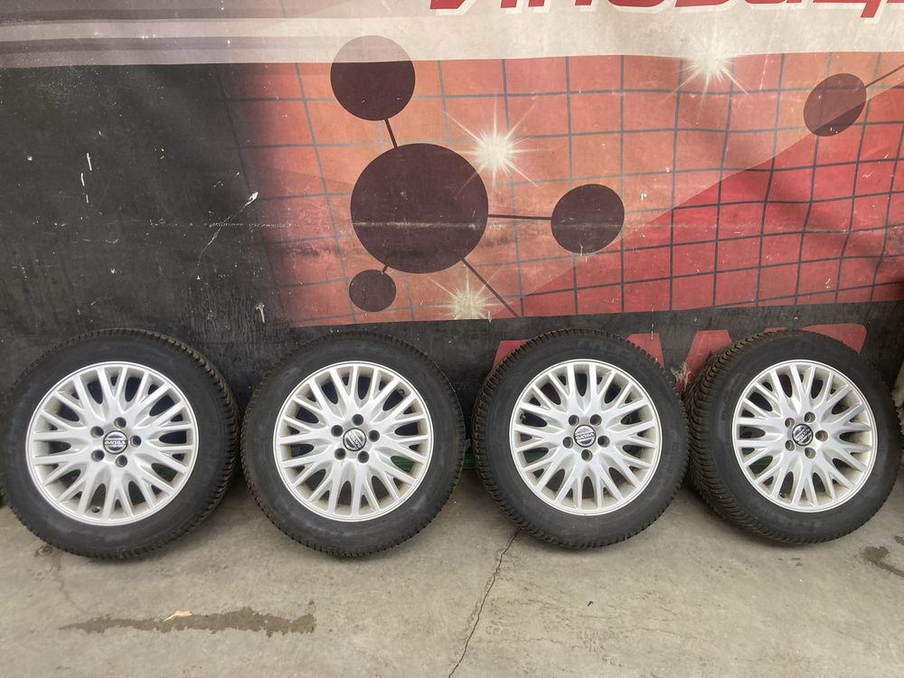 16 цола джанти със зимни гуми 205/55R16 за Волво