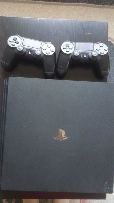 PlayStation4 PS4 Pro, 2 controllere + 3 jocuri (cabluri incluse)