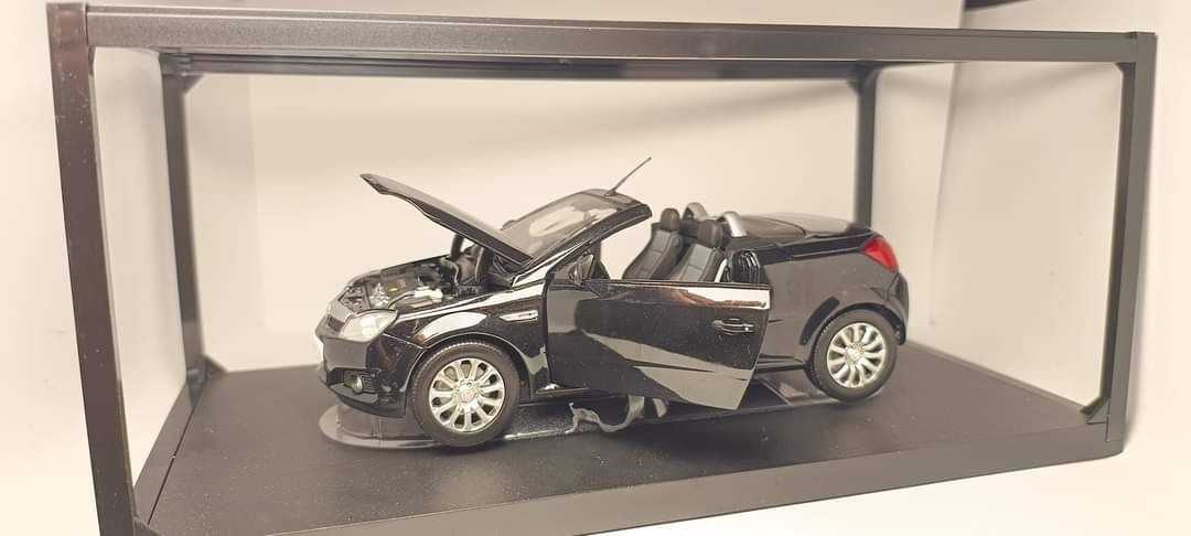 Macheta Opel Tigra 1/18 Norev