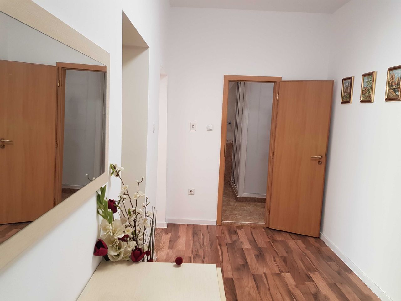 Дава се под наем Тристаен апартамент в Перник, Център - 100 кв.м за 433.5 € - Снимка #5