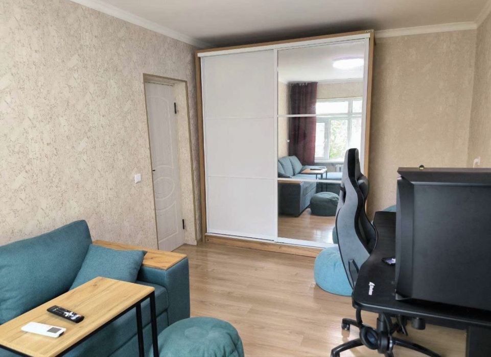 Цум 1-ком метро космонавтов , продается квартира 32м2