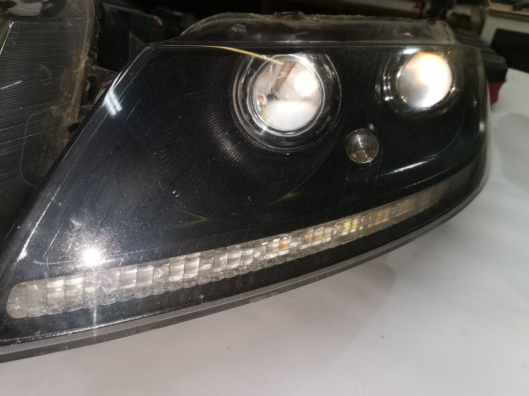 Обурудвани фарове за VW Phaeton Bi-xenon
