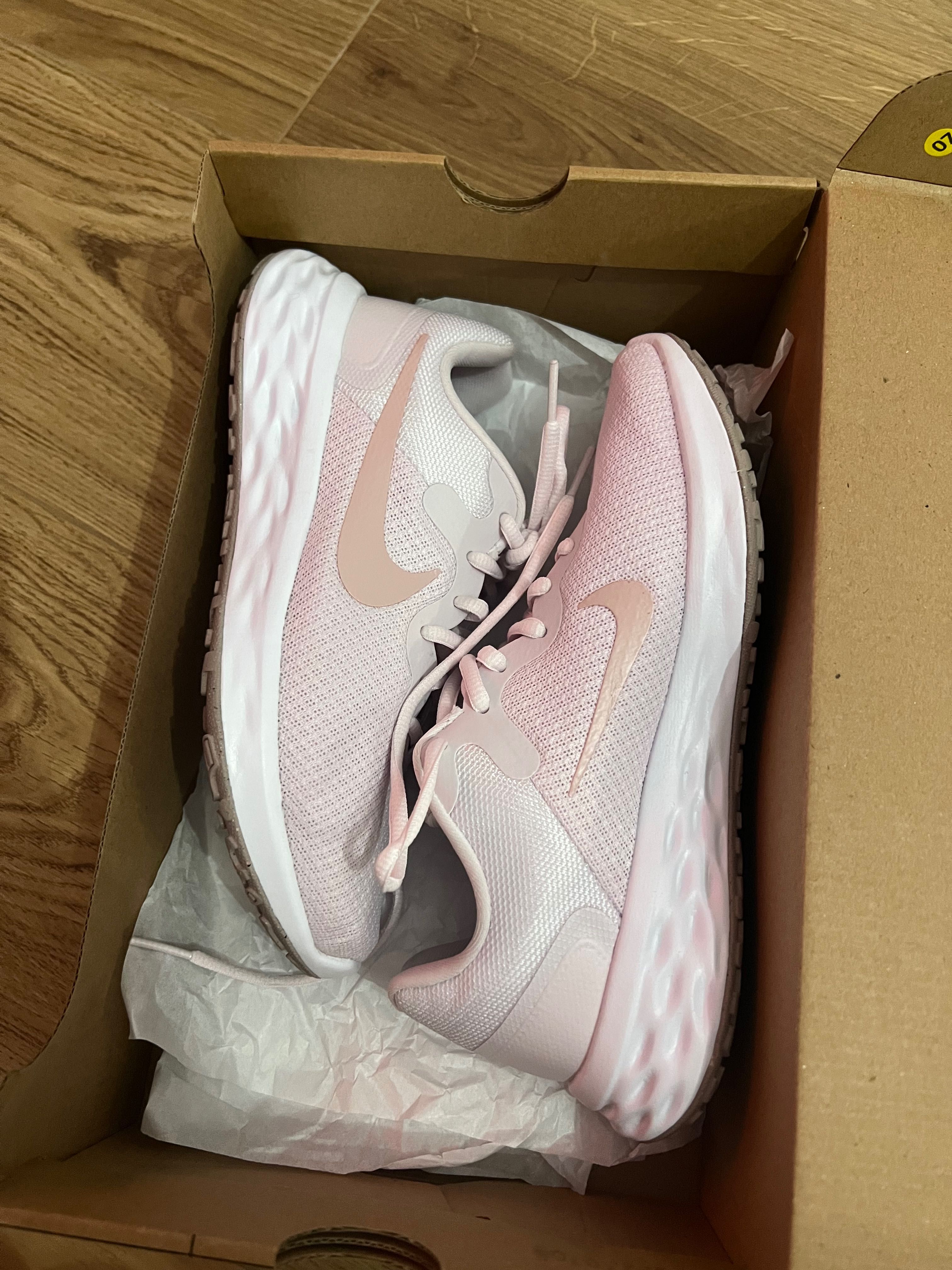 Нови оригинални маратонки Nike