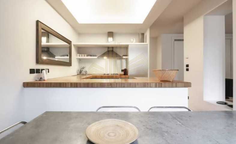 Дава се под наем Тристаен апартамент в Пловдив, Център - 82 кв.м за 341.7 € - Снимка #2