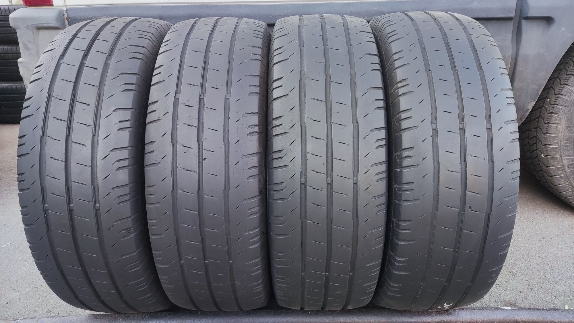 4бр. летни бусови гуми 215/65/16C , Continental Van Contact 200
dot21