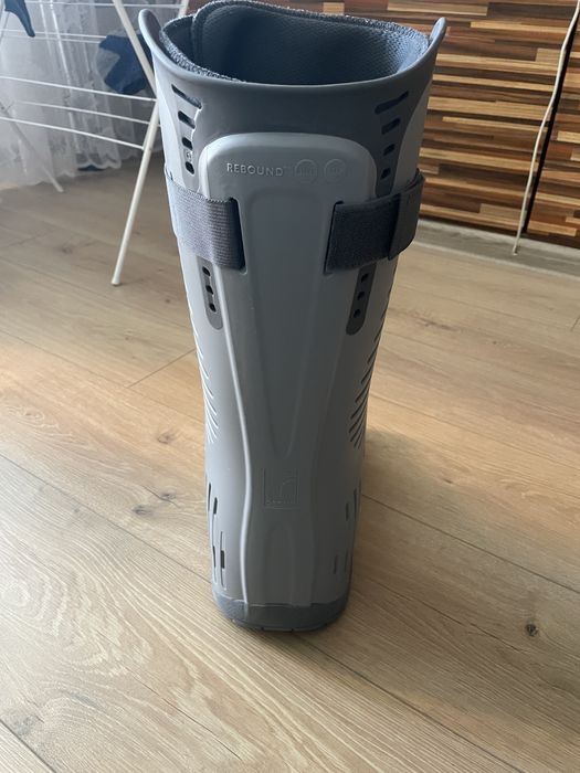 Ортопедичен медицински ботуш десен за скьсано ахилесово сухожилие