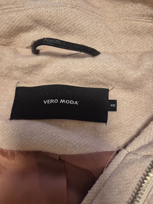 Дамски есенни  палта. Отговарят на раззмер с/м