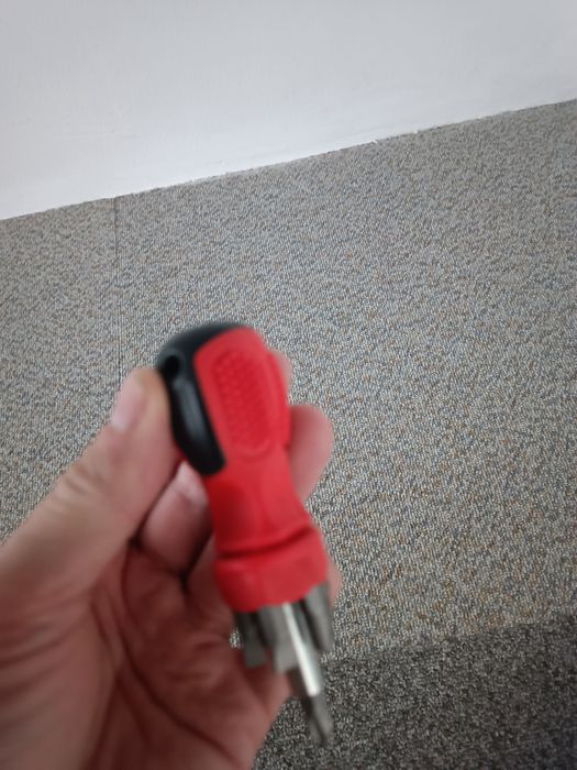 Șurubelniță scurta cu vârfuri mâner cauciuc