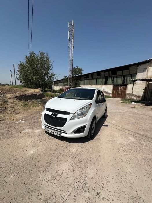 Spark sotiladi hamma narsasi naxadu moshina minishga tayyor