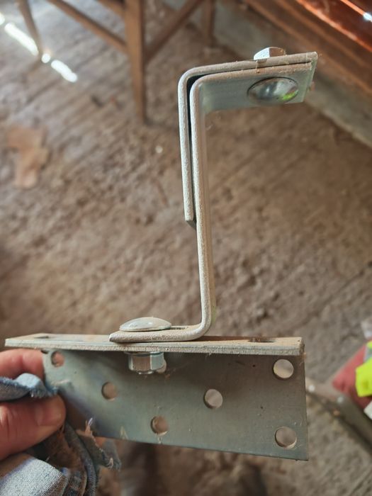 Планка за монтаж на соларни панели на керемиден покрив