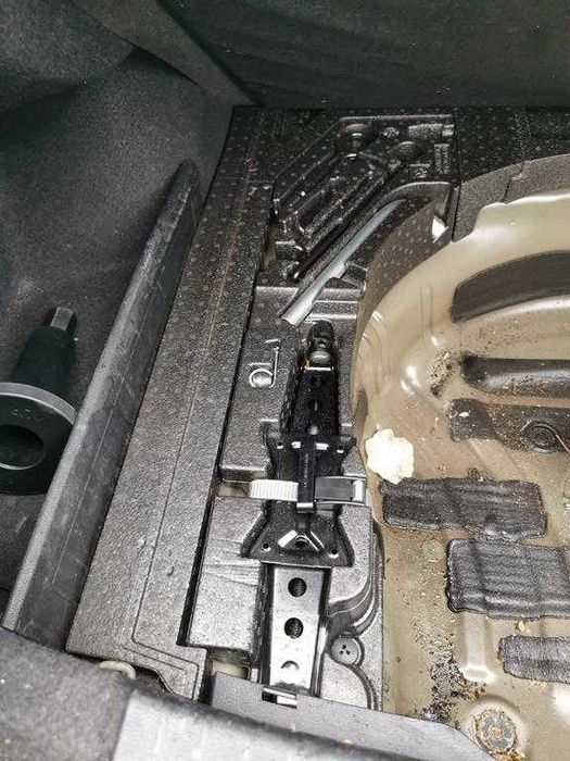 kit rezerva vw passat b8 cric cheie de roti passat b8