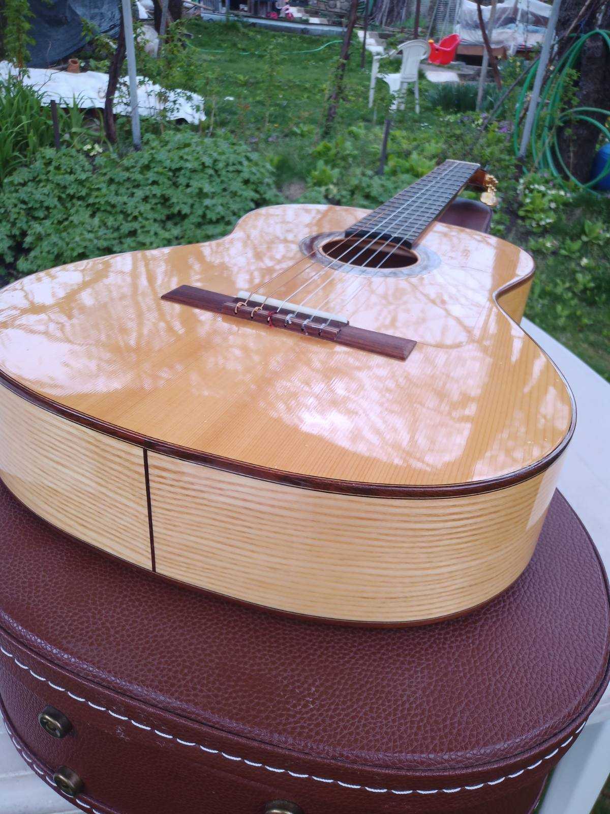 Продавам класическа - фламенко китара KREMONA - ROSA BELLA - масив