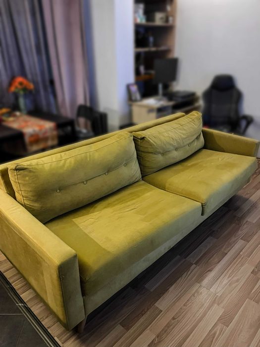 Много удобен диван цвят горчица!